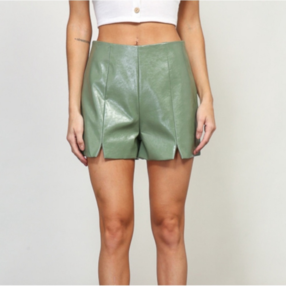 NWOT Lumiere Faux leather shorts L